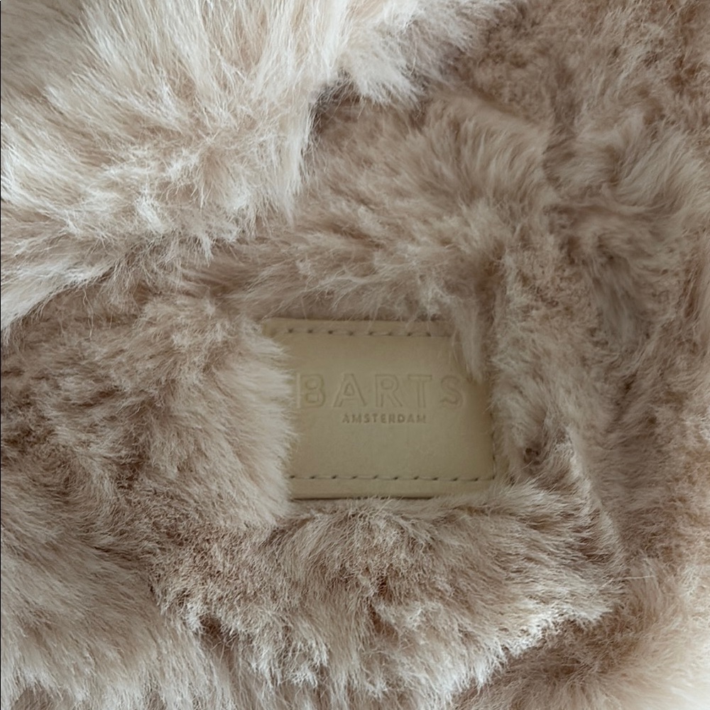 MOVING SALE - NWOT Barts Cream Faux Fur Crossbody Bag - Picture 2 of 5
